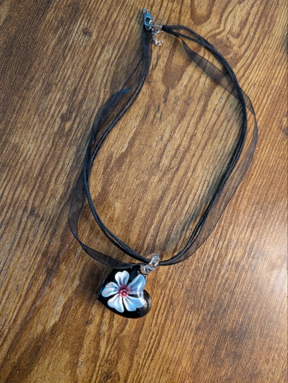 Black Floral Glass Heart Pendant Necklace - Picture 4 of 8